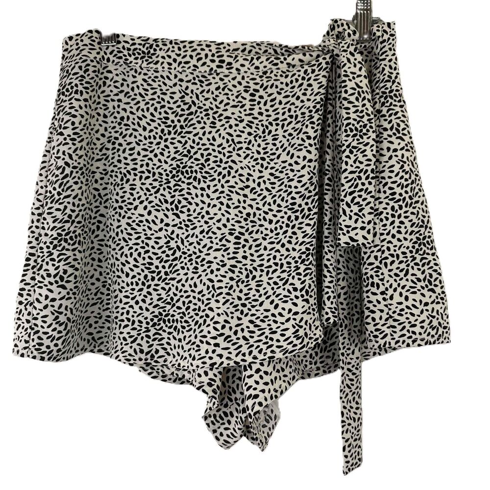 Altar'd State Black & White Polka Dot Animal Print Shorts Size Large